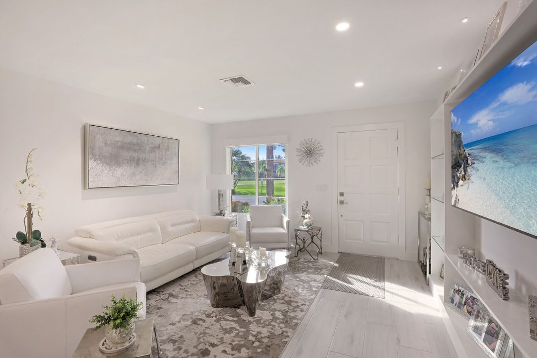 1001 Forest Lakes Dr, Naples, FL 34105