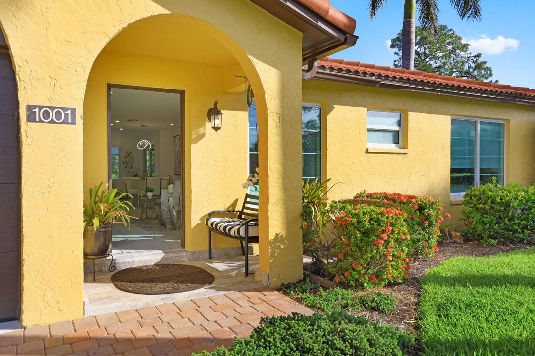 1001 Forest Lakes Dr, Naples, FL 34105