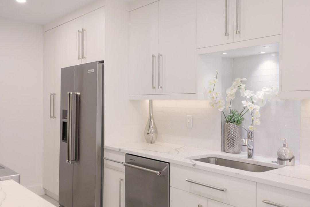 1001 Forest Lakes Dr, Naples, FL 34105