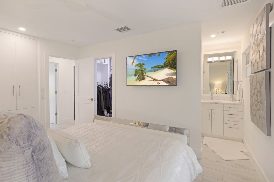 1001 Forest Lakes Dr, Naples, FL 34105