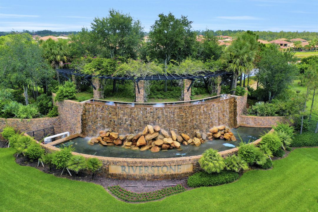 2760 Crystal Way, Naples, FL 34119