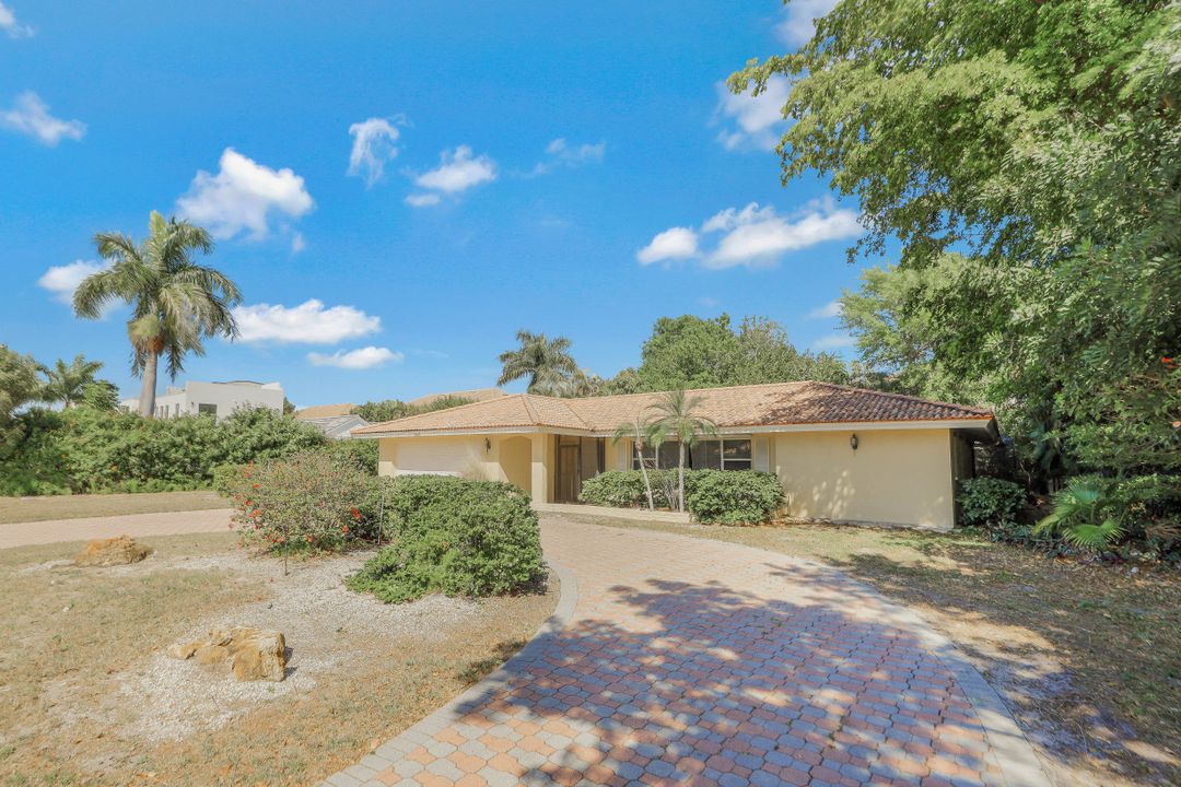 3840 Crayton Rd, Naples, FL 34103