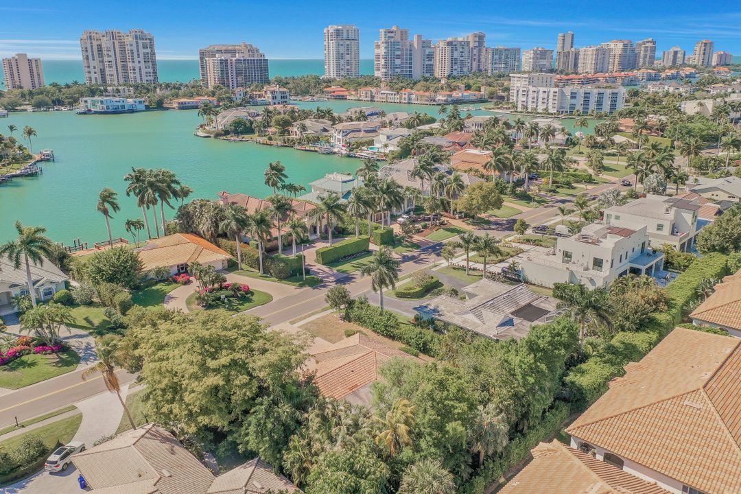 3840 Crayton Rd, Naples, FL 34103