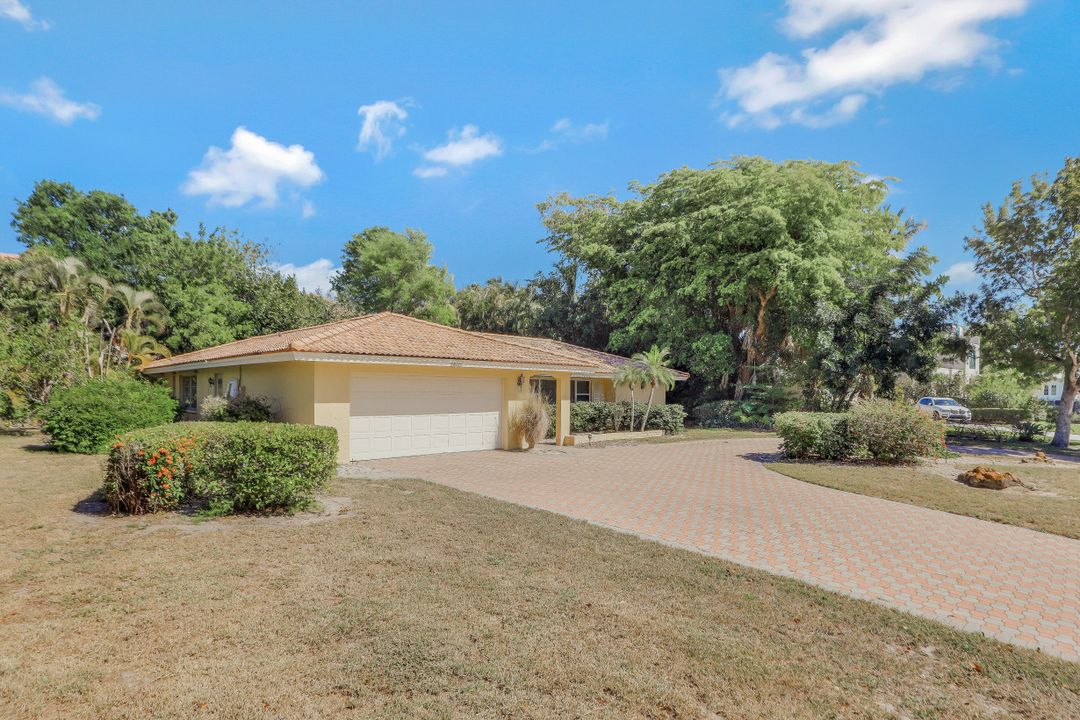 3840 Crayton Rd, Naples, FL 34103