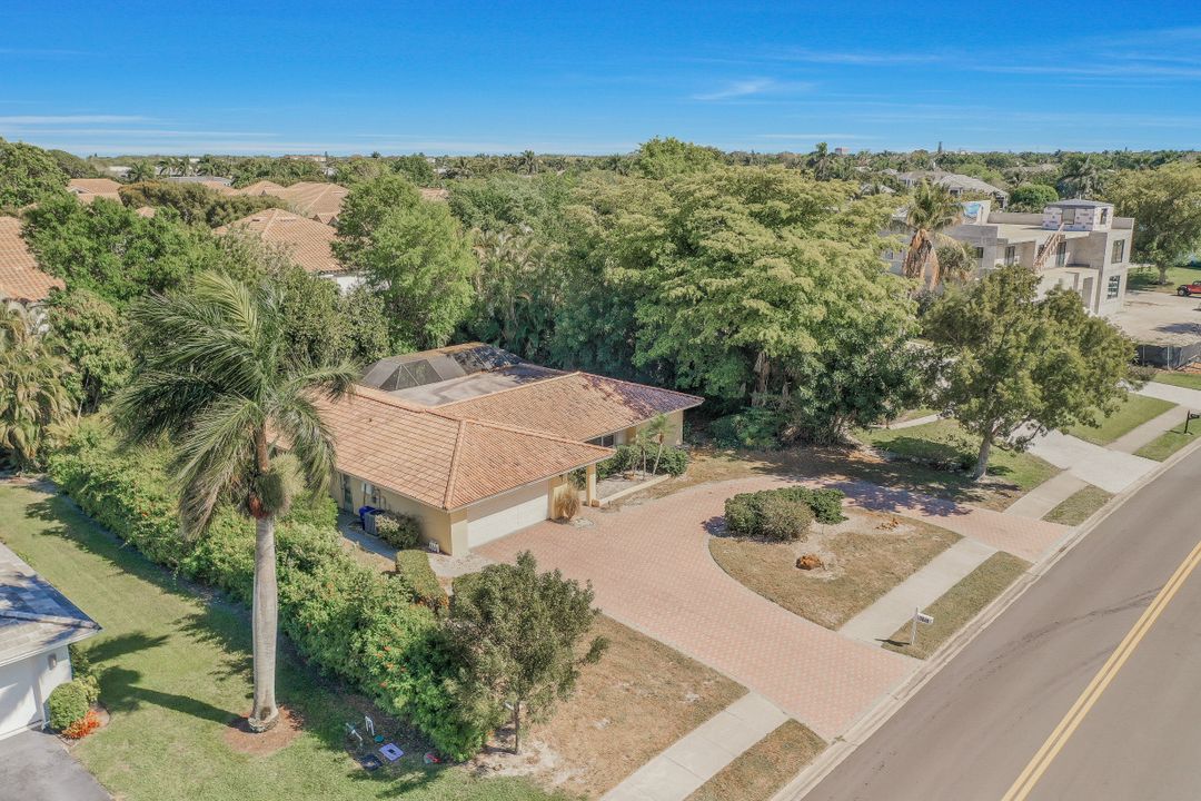 3840 Crayton Rd, Naples, FL 34103