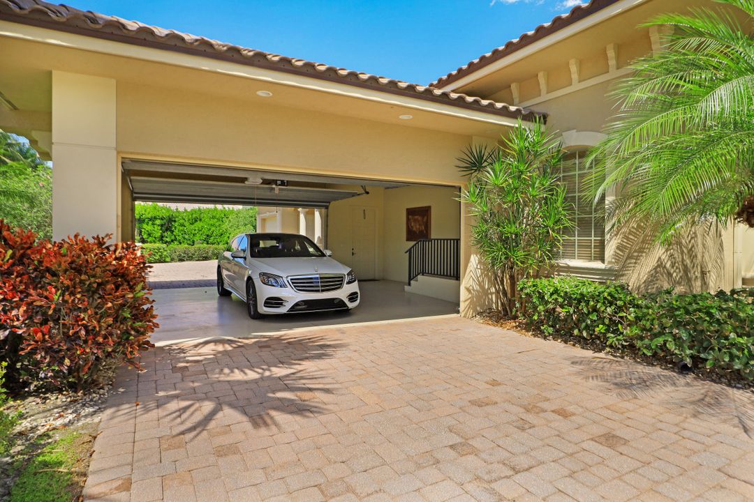 8692 Purslane Dr, Naples, FL 34109