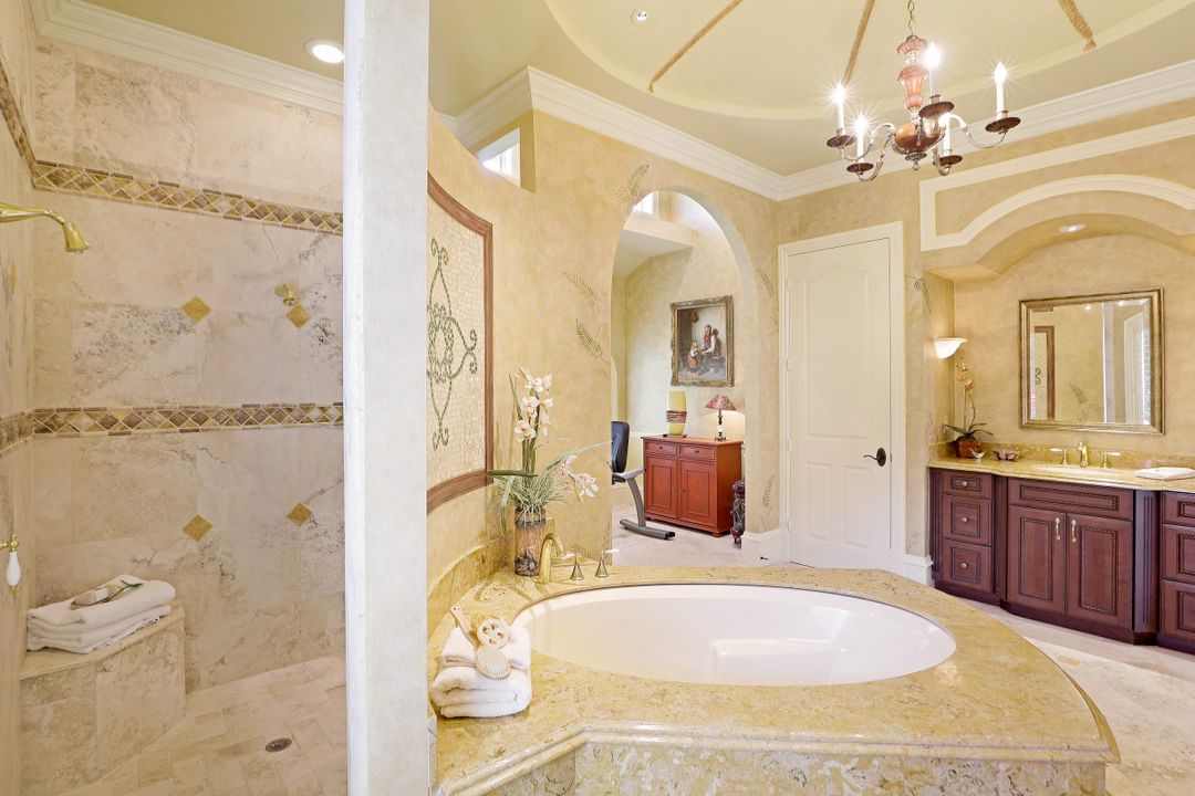 8692 Purslane Dr, Naples, FL 34109