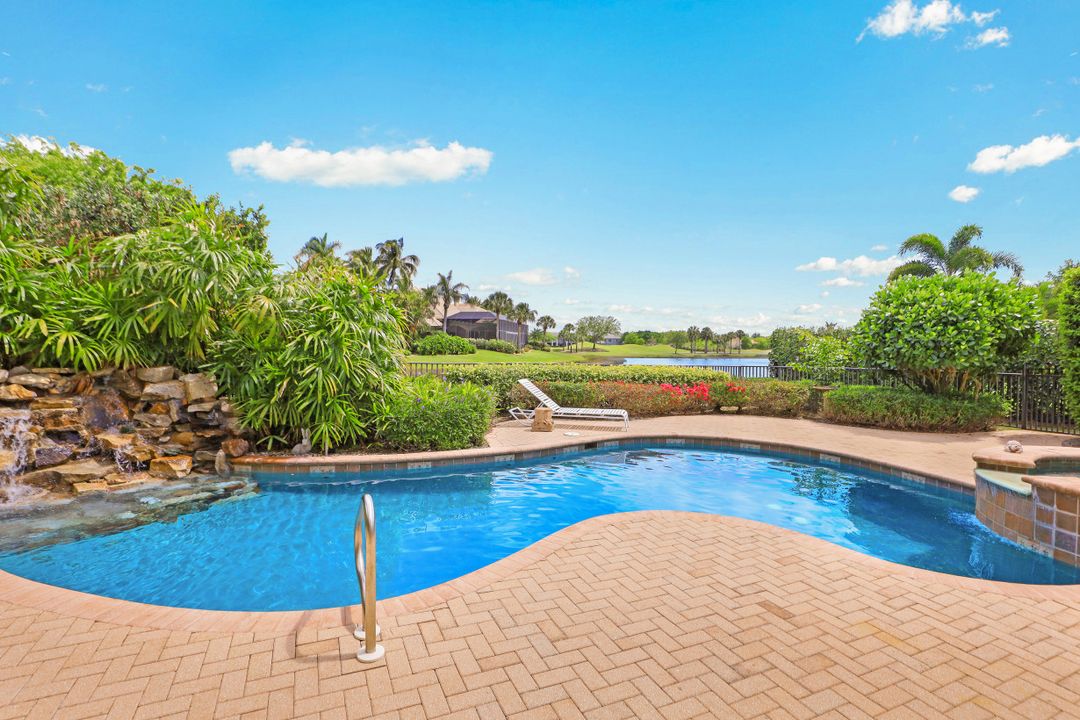 8692 Purslane Dr, Naples, FL 34109