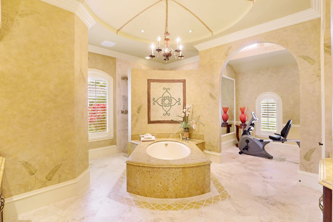 8692 Purslane Dr, Naples, FL 34109