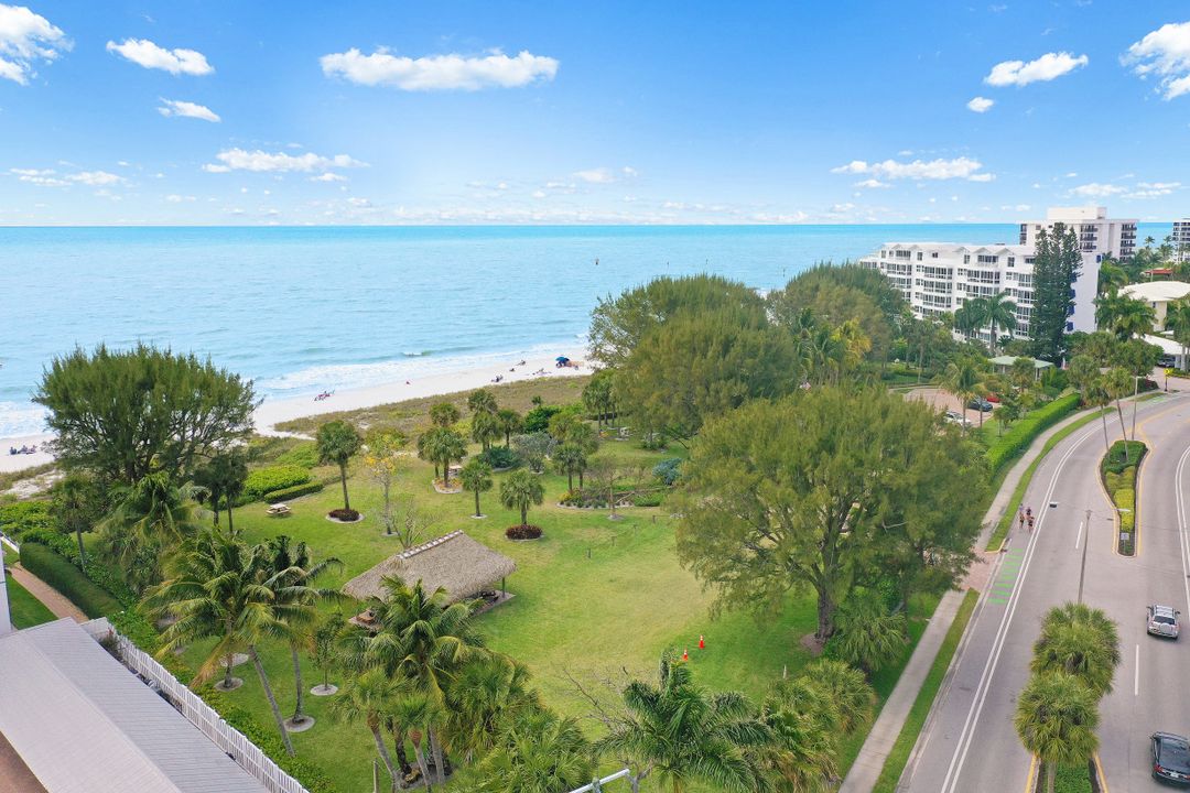 660 Riviera Dr, Naples, FL 34103