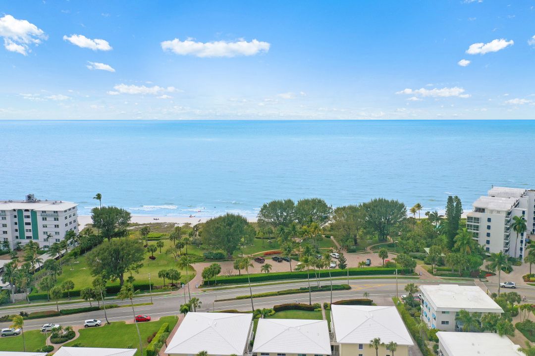 660 Riviera Dr, Naples, FL 34103