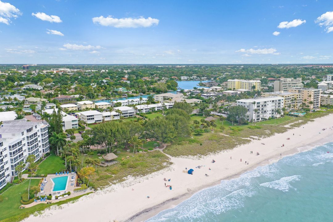 660 Riviera Dr, Naples, FL 34103