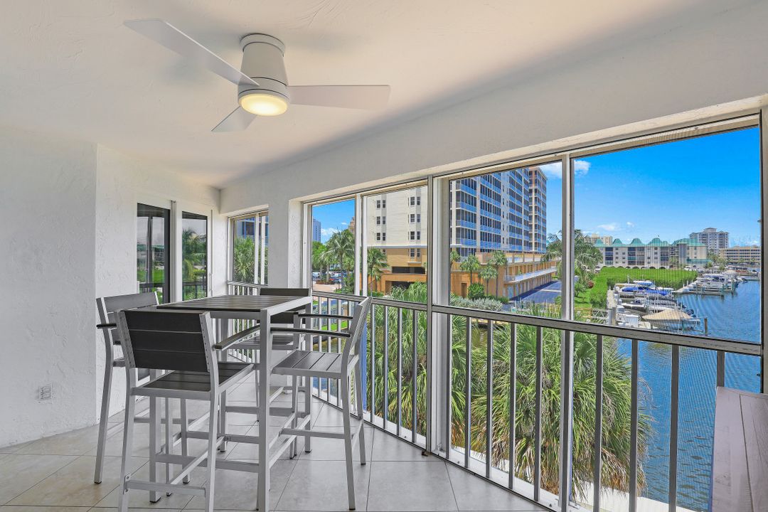 9101 Vanderbilt Dr #1-302, Naples, FL 34108