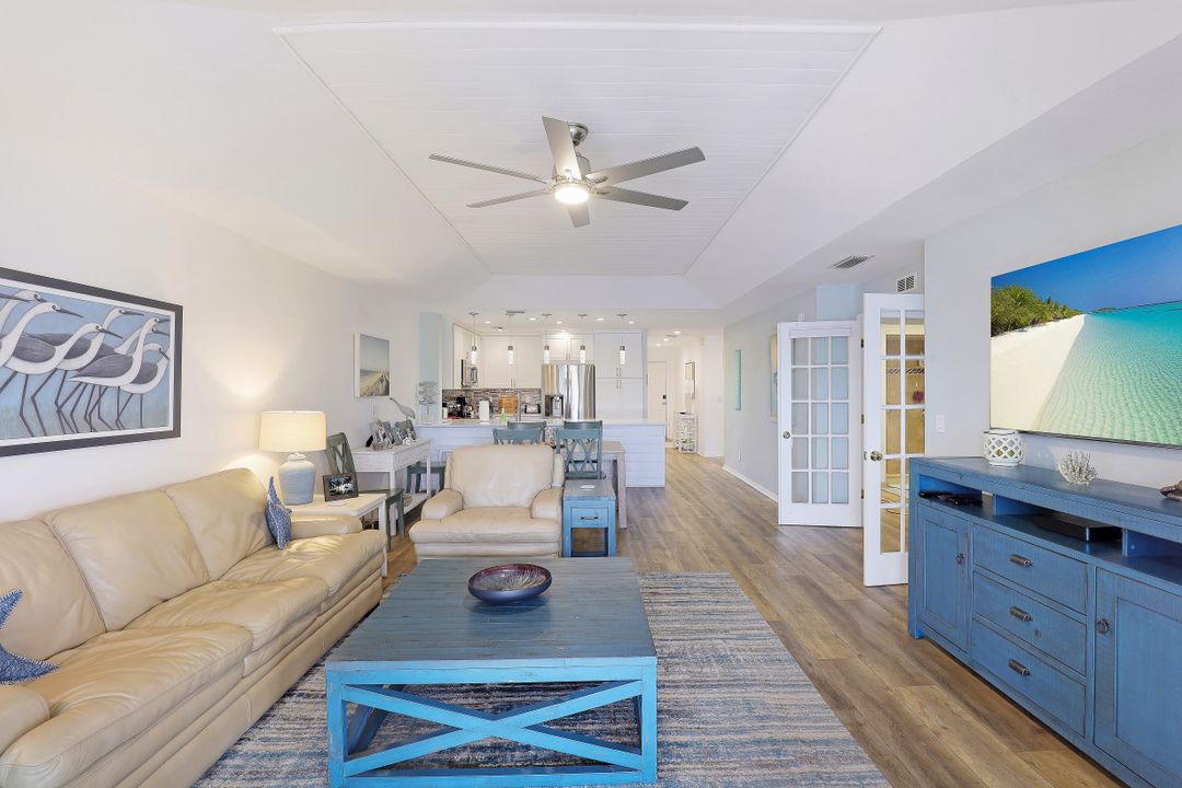 9101 Vanderbilt Dr #1-302, Naples, FL 34108