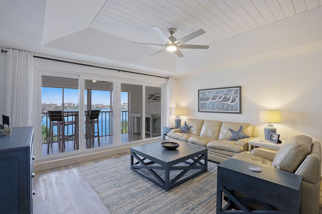 9101 Vanderbilt Dr #1-302, Naples, FL 34108