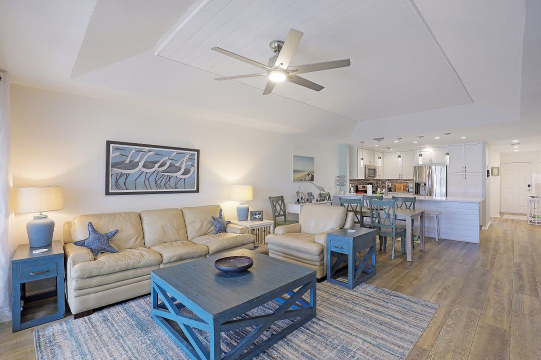 9101 Vanderbilt Dr #1-302, Naples, FL 34108