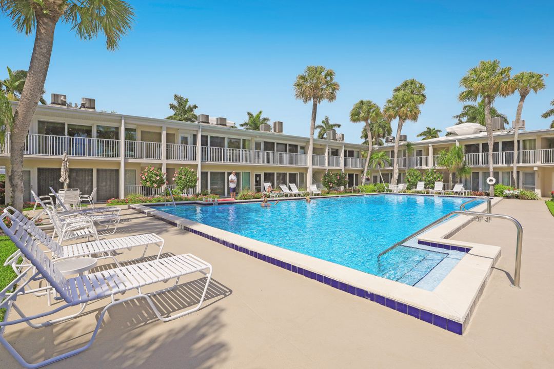 344 Harbour Dr, Naples, FL 34103