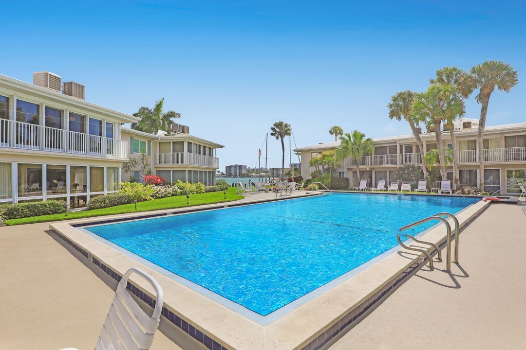 344 Harbour Dr, Naples, FL 34103