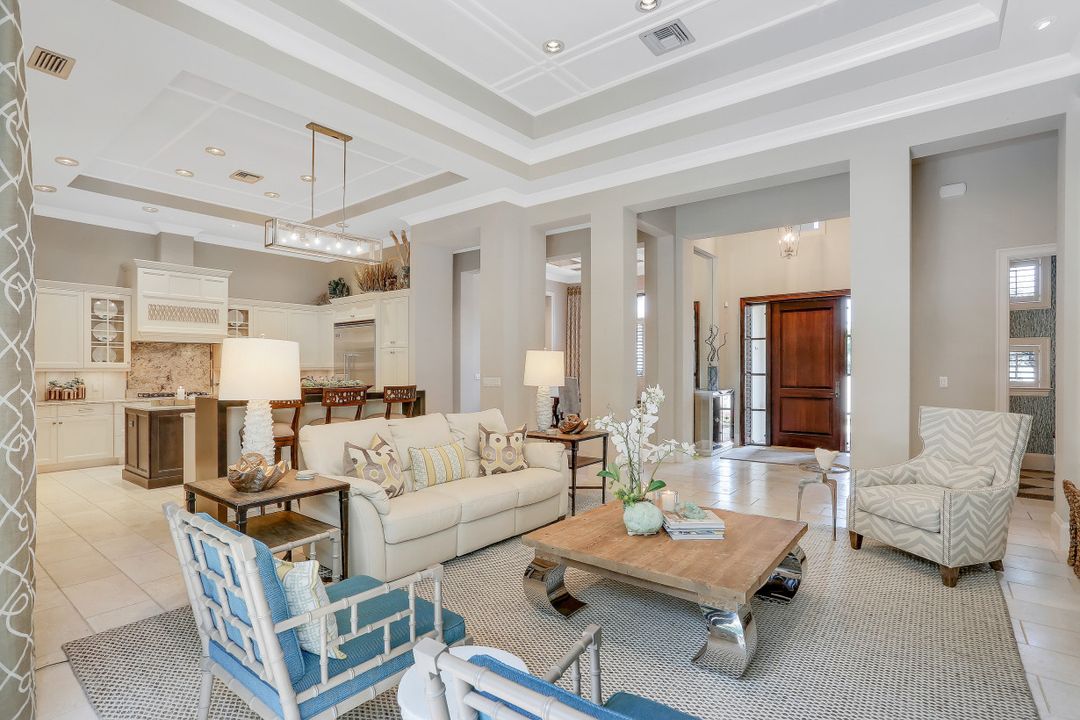 2086 Torino Way, Naples, FL 34105