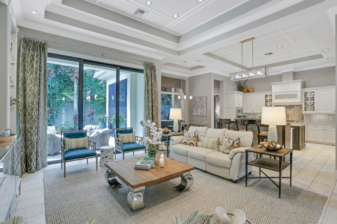 2086 Torino Way, Naples, FL 34105