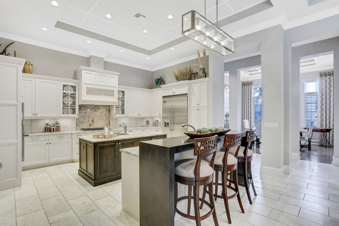 2086 Torino Way, Naples, FL 34105