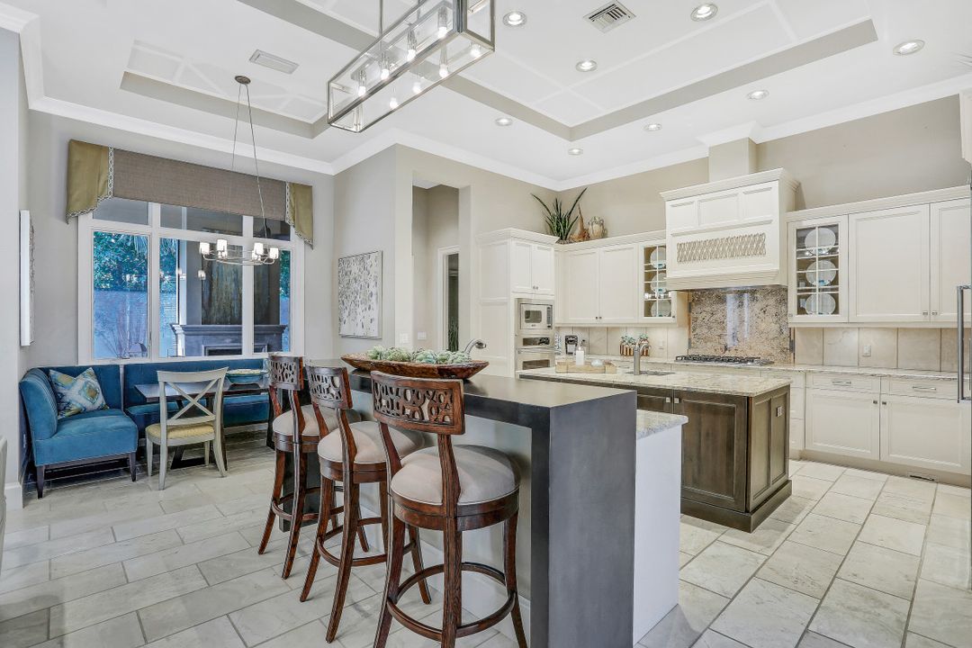 2086 Torino Way, Naples, FL 34105