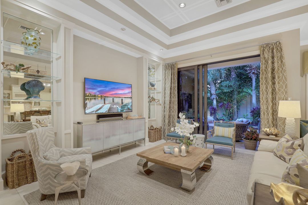 2086 Torino Way, Naples, FL 34105