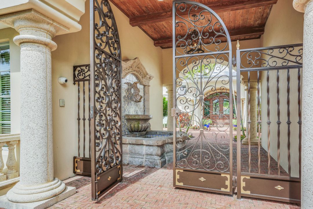 185 Cheshire Way, Naples, FL 34110