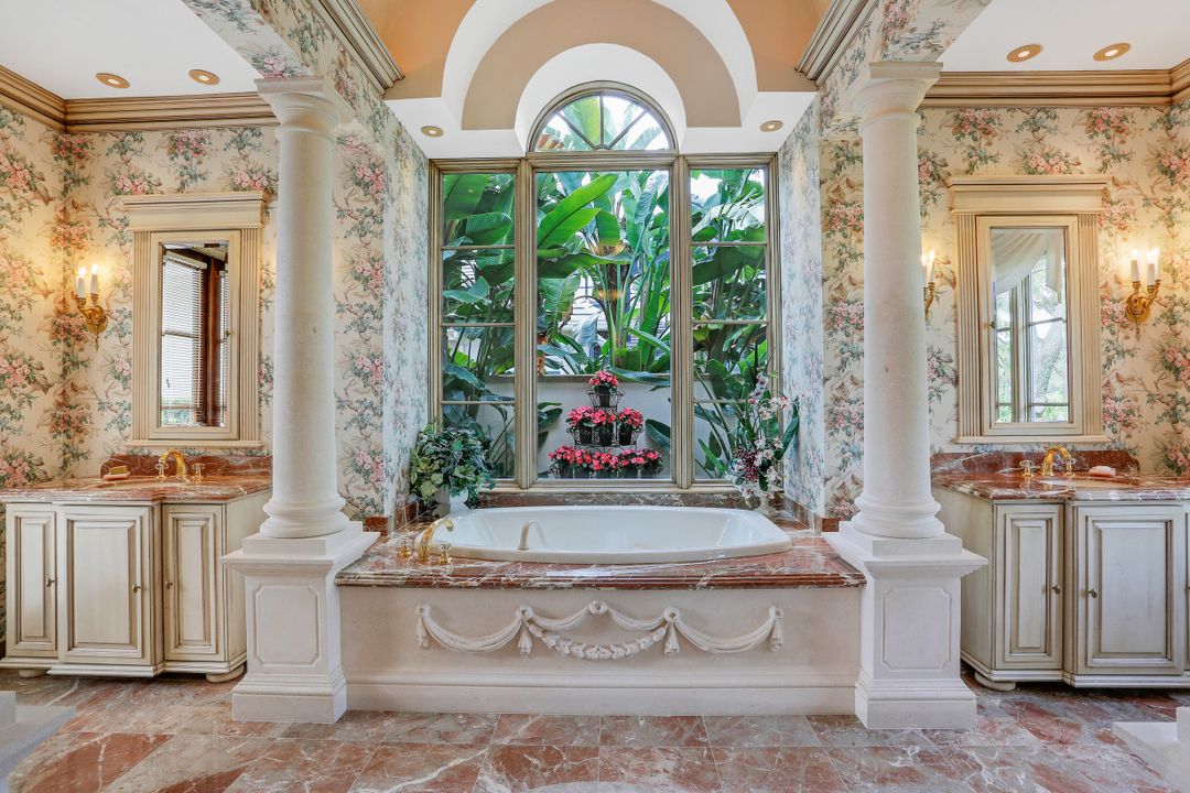 185 Cheshire Way, Naples, FL 34110