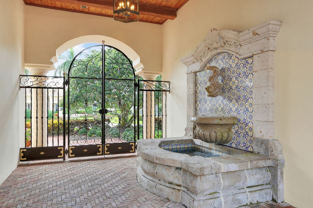 185 Cheshire Way, Naples, FL 34110