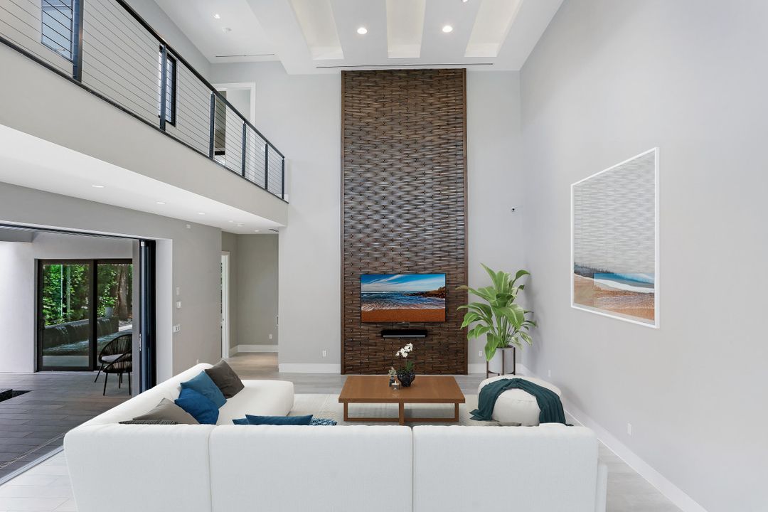 625 Fairway Terrace, Naples, FL 34103