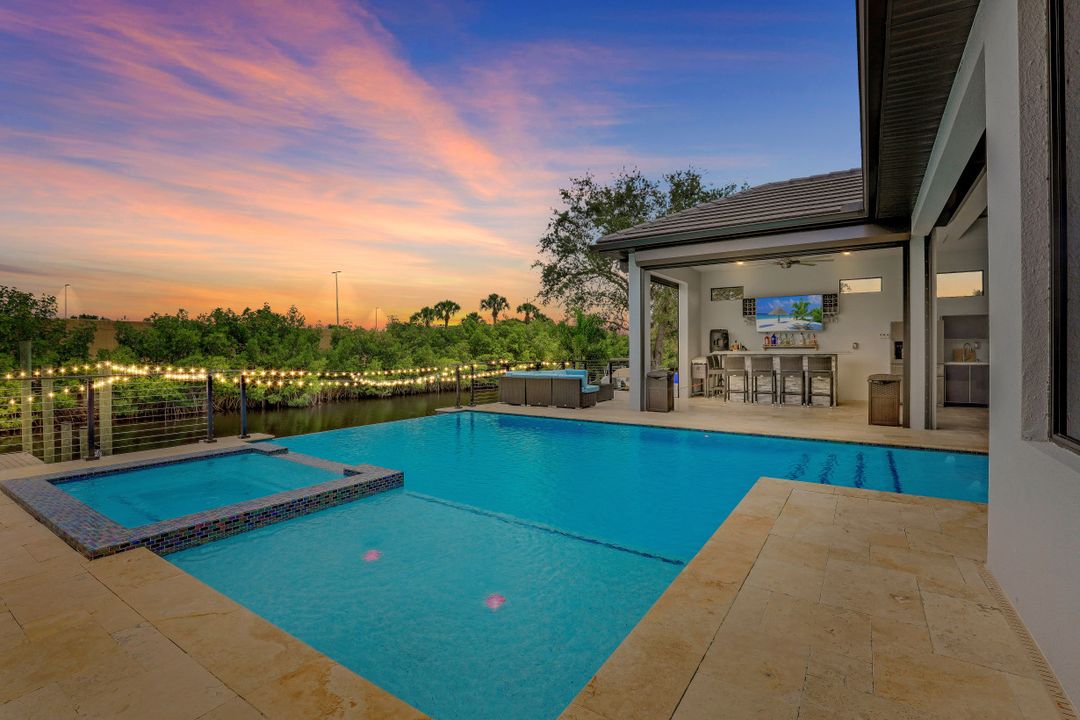 1903 Everest Pkwy, Cape Coral, FL 33904