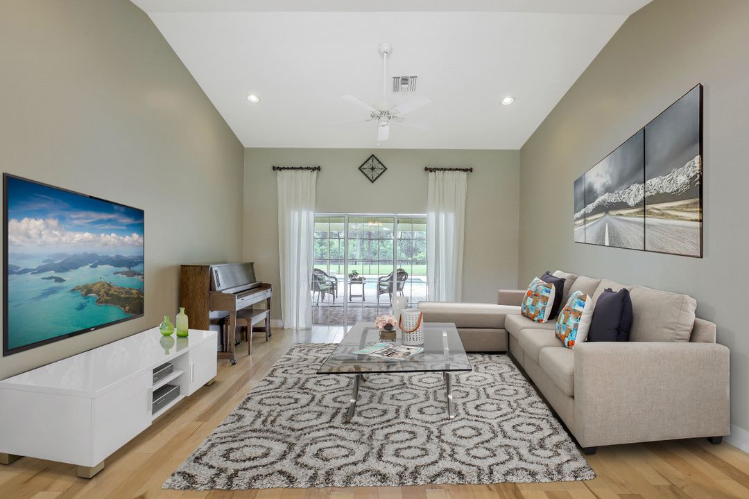 762 Hickory Rd, Naples, FL 34108