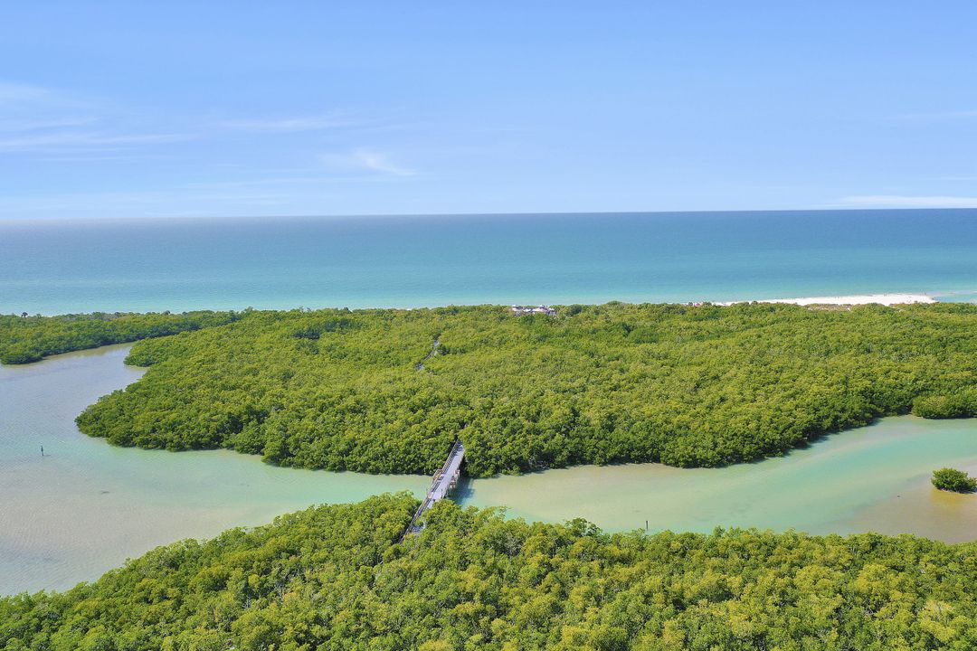 5801 Glencove Dr #503, Naples, FL 34108