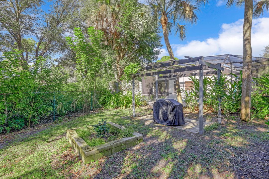 155 Old Tamiami Trail, Naples, FL 34110