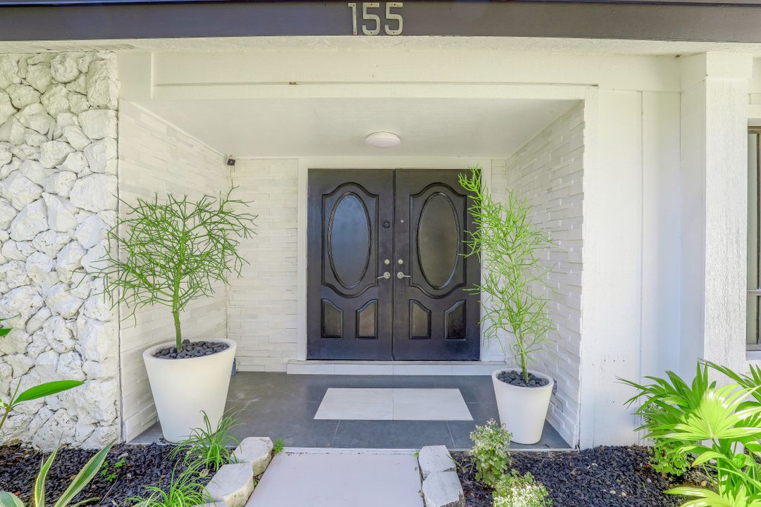 155 Old Tamiami Trail, Naples, FL 34110