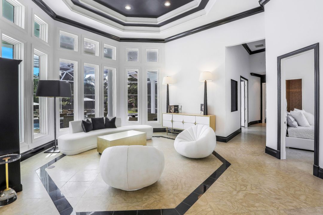 6262 Standing Oaks Ln, Naples, FL 34119