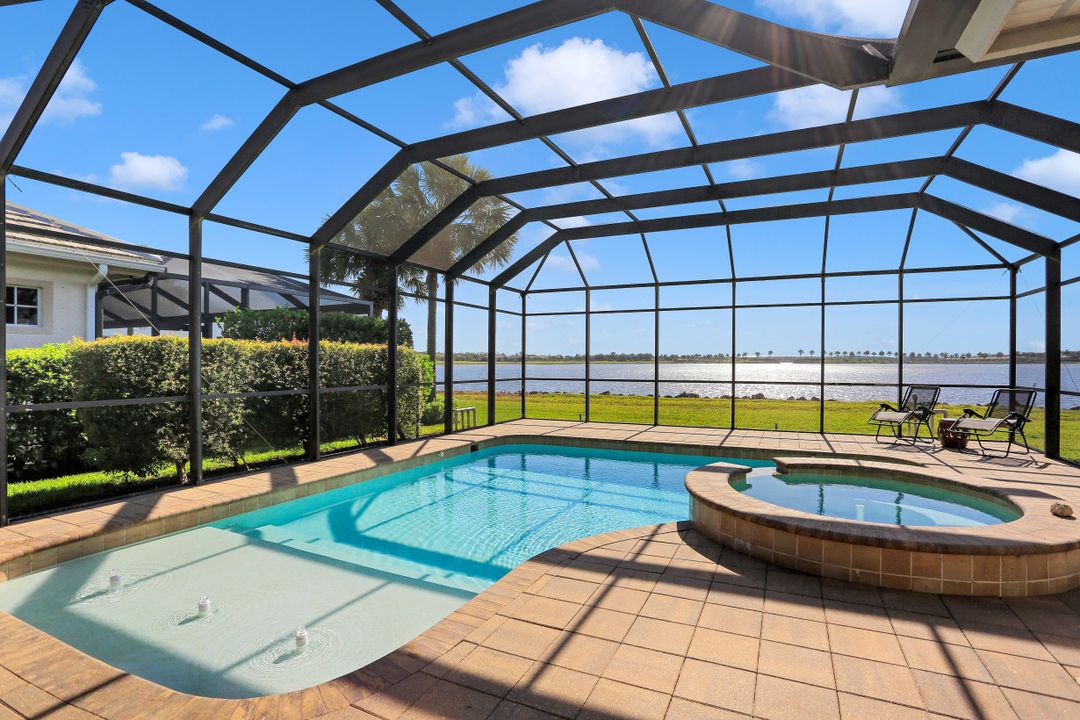 8761 Hideaway Harbor Ct, Naples, FL 34120