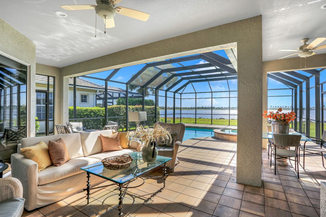 8761 Hideaway Harbor Ct, Naples, FL 34120