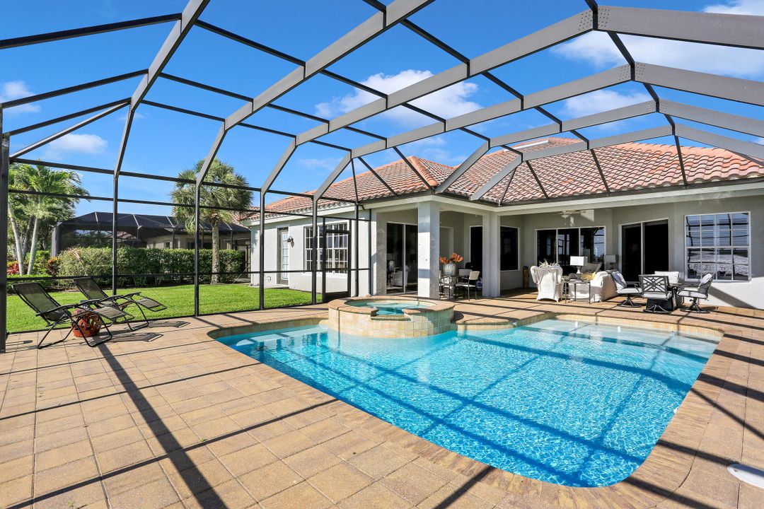 8761 Hideaway Harbor Ct, Naples, FL 34120