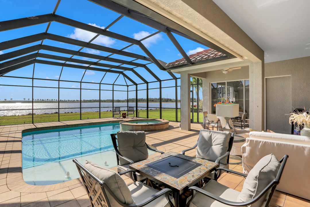 8761 Hideaway Harbor Ct, Naples, FL 34120