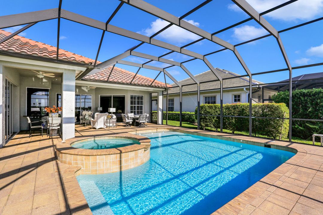 8761 Hideaway Harbor Ct, Naples, FL 34120