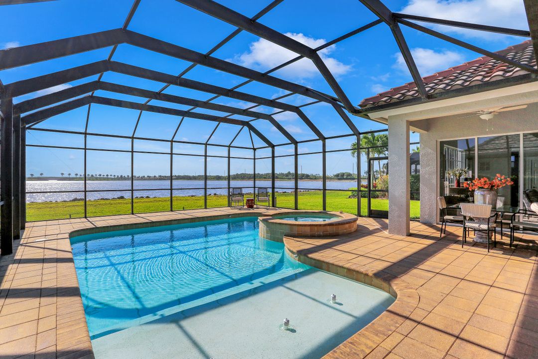 8761 Hideaway Harbor Ct, Naples, FL 34120