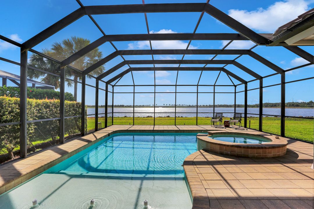 8761 Hideaway Harbor Ct, Naples, FL 34120