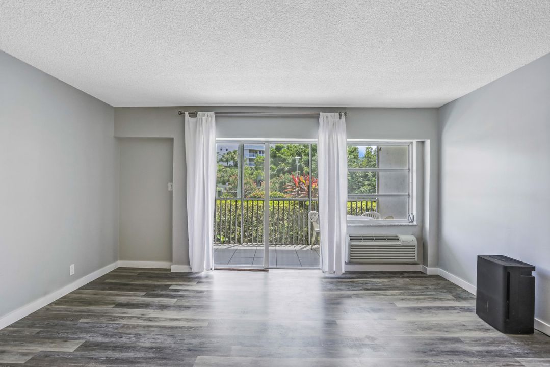 1 Bluebill Ave #104, Naples, FL 34108