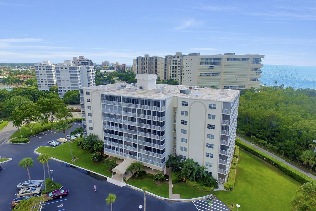 1 Bluebill Ave #104, Naples, FL 34108