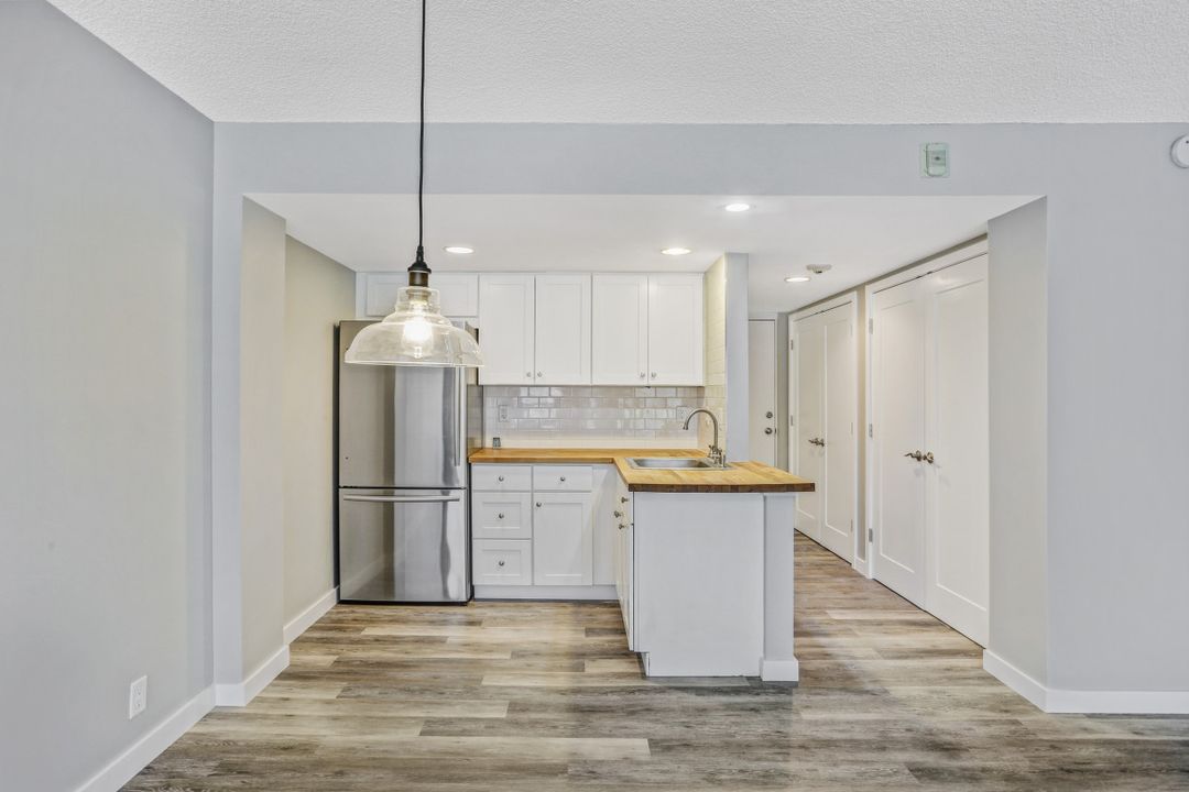 1 Bluebill Ave #104, Naples, FL 34108