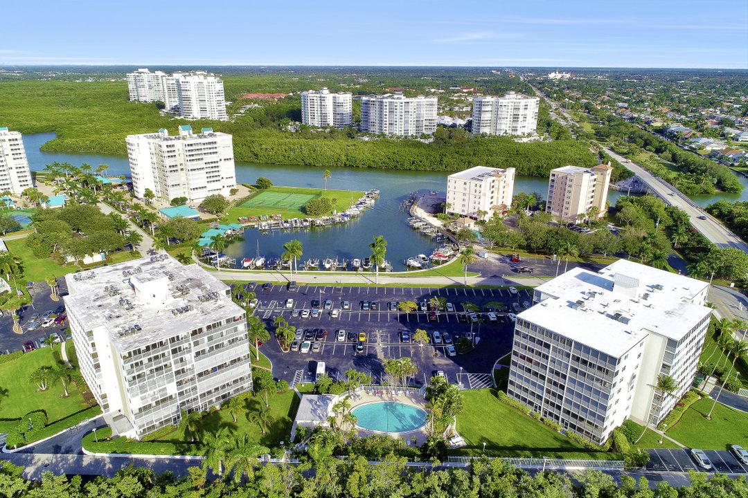 1 Bluebill Ave #104, Naples, FL 34108