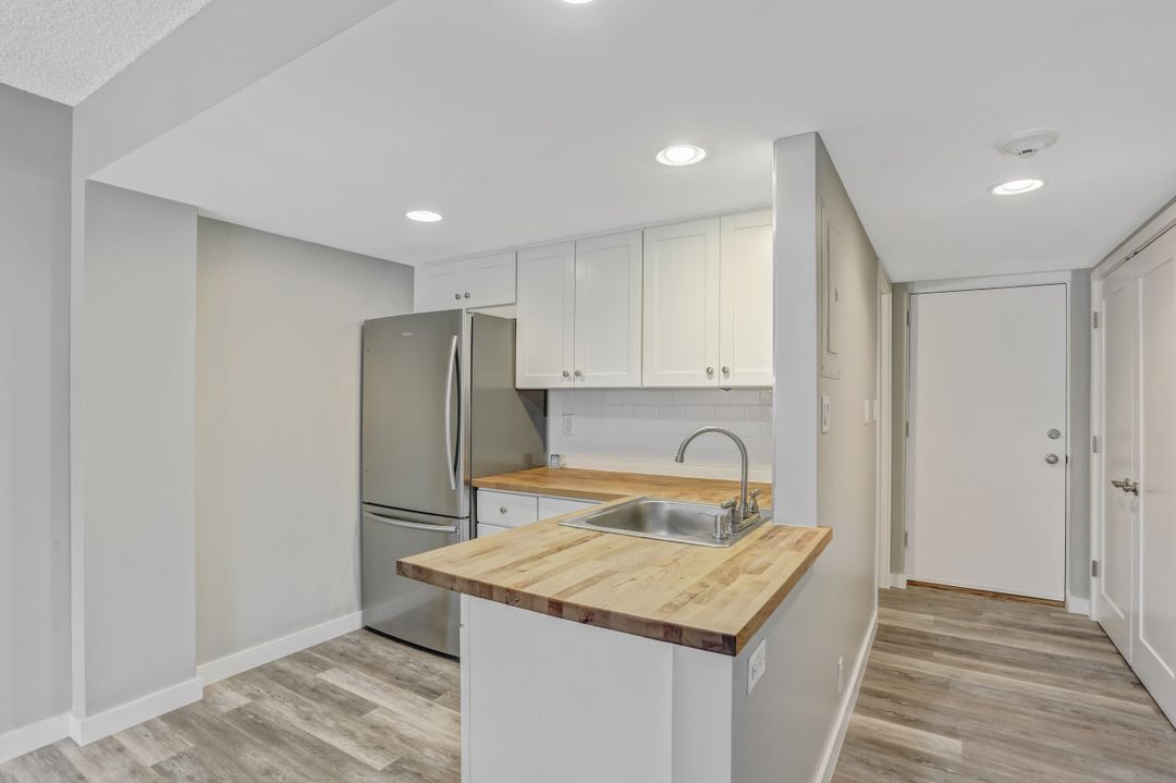 1 Bluebill Ave #104, Naples, FL 34108