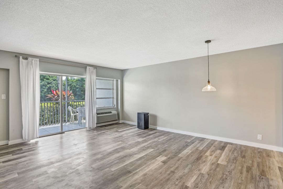 1 Bluebill Ave #104, Naples, FL 34108